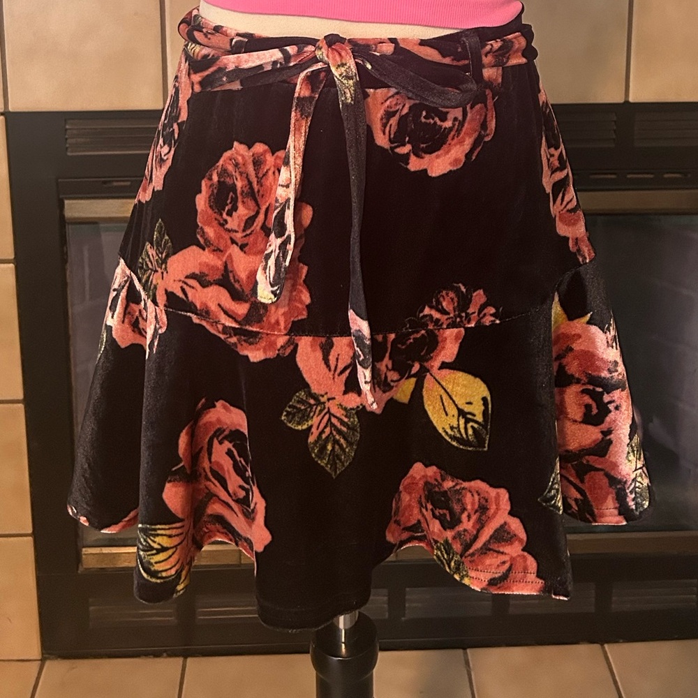 So Brand Floral Print Velvet Skater Skirt with Matching Belt. NWT.